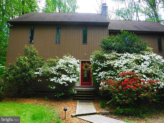 2nd image of 1850 Brooks Rd