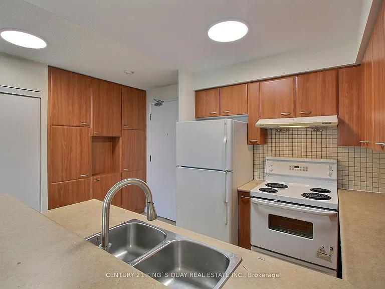 36 Lee Centre Dr #2009 — Photo 7