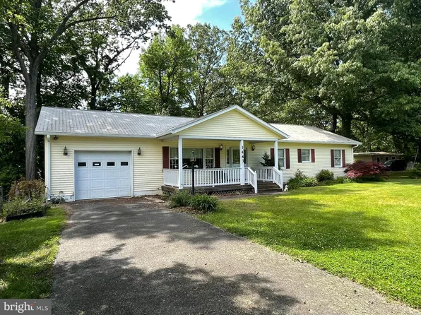 1463 Lakeview Dr, Colonial Beach, VA 22443