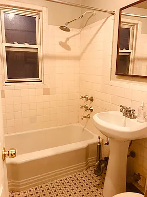 Rented by Zikos Realty Services | media 15