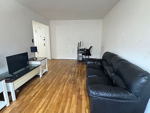 4th image of 2239 Troy Ave APT 2L