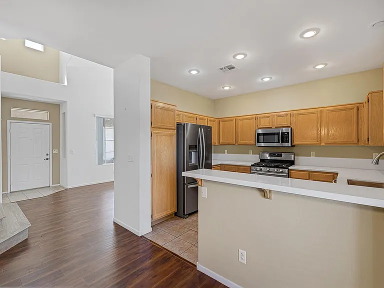 1812 Remembrance Hill St — Photo 8