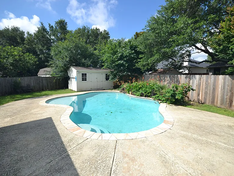 1803 Warwick Cv — Photo 27