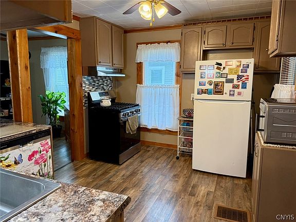 3rd image of 215 W Main St