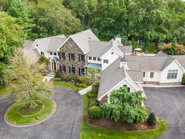 15 Summit Ln, Wilmington, DE 19807