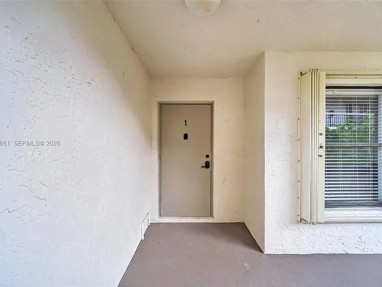 265 SE 10th St #1C — Photo 29