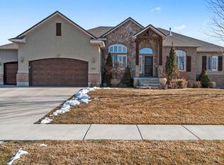 275 S Willowmere Dr, Kaysville, UT 84037