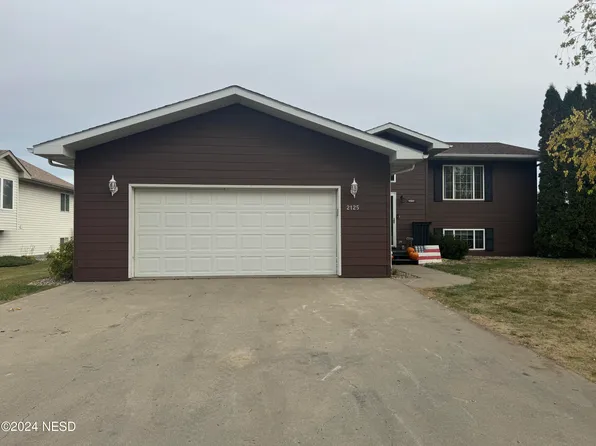 2125 Cedar Dr NE, Watertown, SD 57201