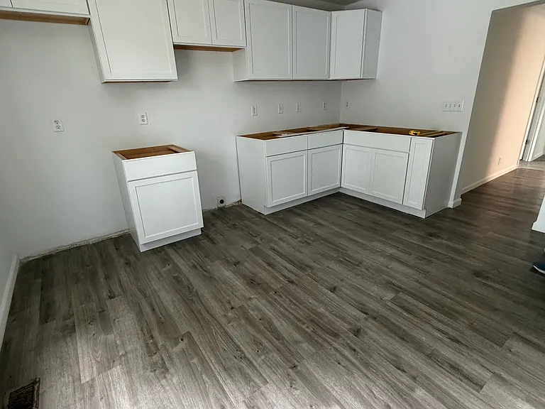 1435 Parkamo Ave — Photo 8