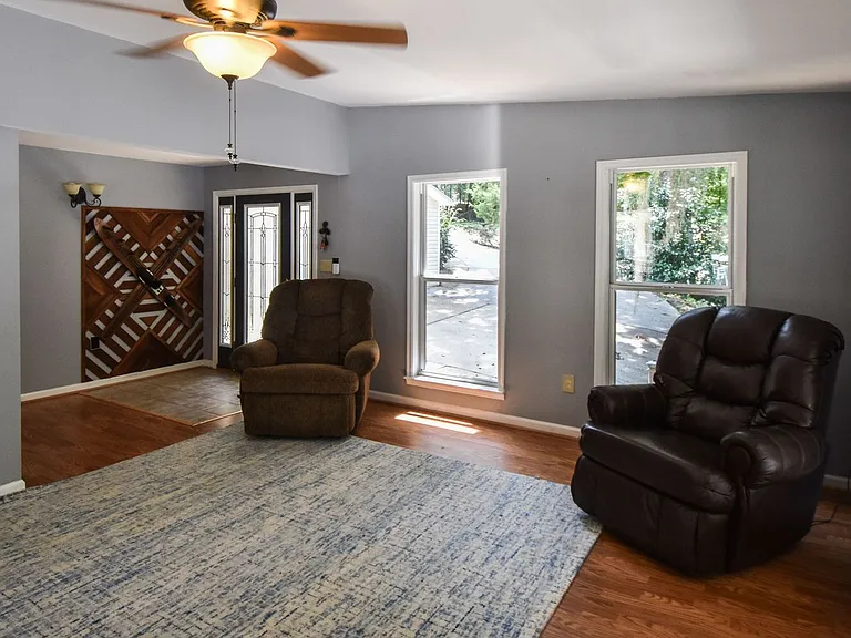 555 Shady Acres Dr — Photo 18