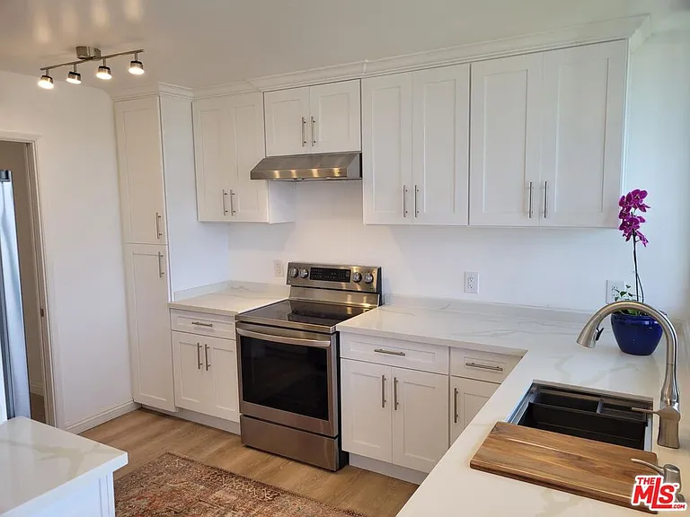8701 Delgany Ave — Photo 15