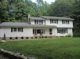 515 Lake Dr, Guilford, CT 06437