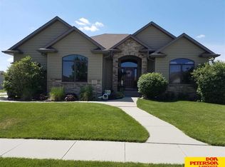 3221 Cherrywood Dr, Fremont, NE 68025