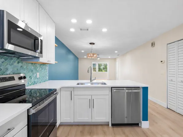 256 Lake Meryl Dr, West Palm Beach, FL 33411