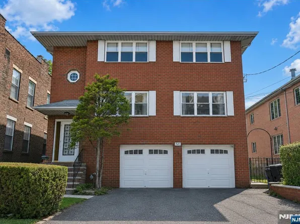 8 Cumbermeade Rd, Fort Lee, NJ 07024