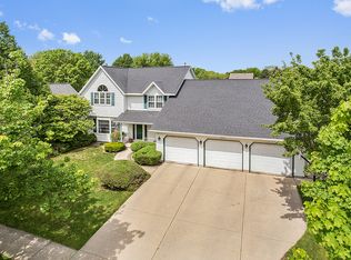 228 Crestview Ln, De Pere, WI 54115