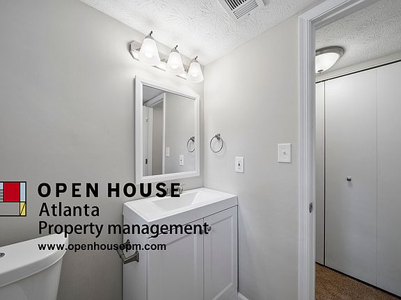 5th image of 460 Barrington Dr W