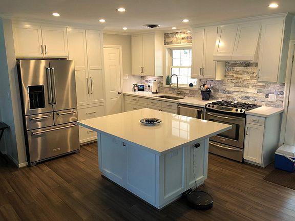 Fully upgraded kitchen with all appliances included.