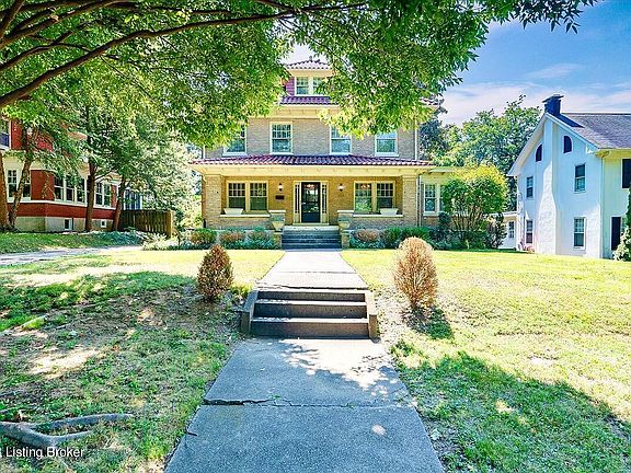 3rd image of 2132 Woodford Pl