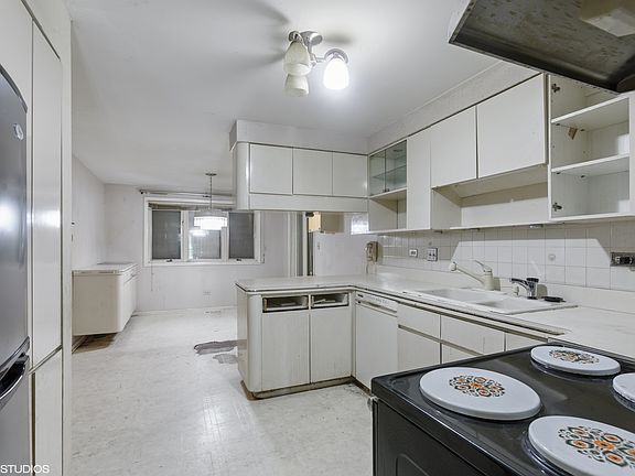 2nd image of 3154 S King Dr #3154
