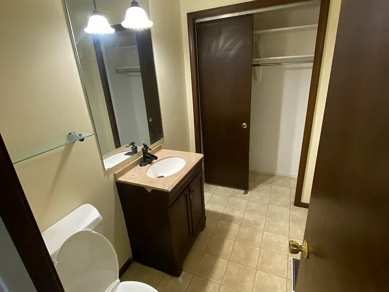 1818 Lindenwood Ave — Photo 2