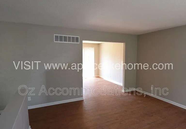 1105 W Elm Ter — Photo 5