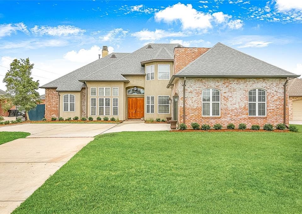 1st image of 203 Poinsettia Dr