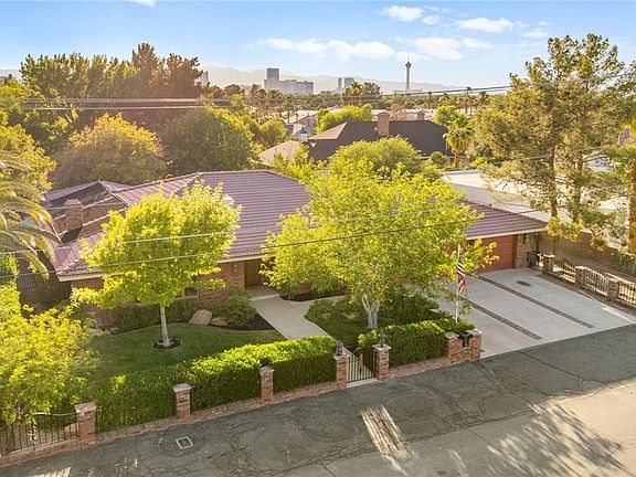 5th image of 3841 Hildebrand Ln