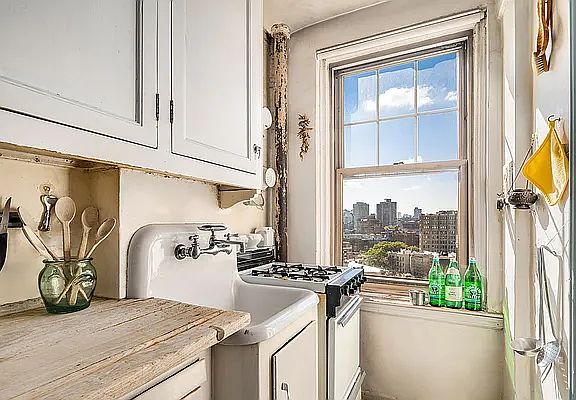 4th image of 45 Christopher St APT 15C