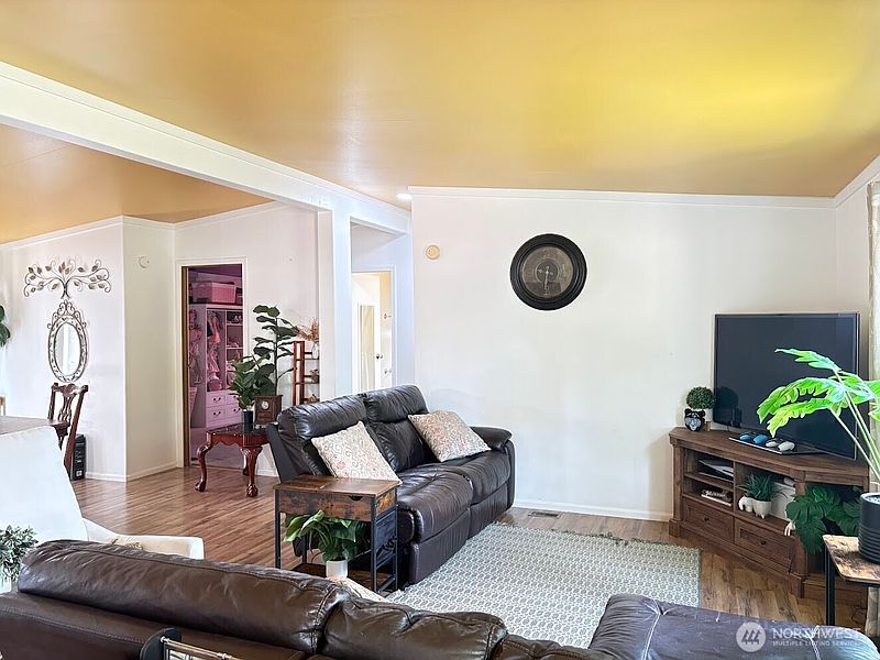 4th image of 1640 SE 3rd Street