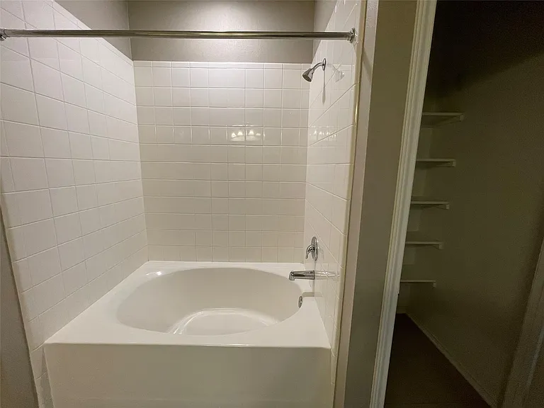 6808 Ondantra Bnd — Photo 12