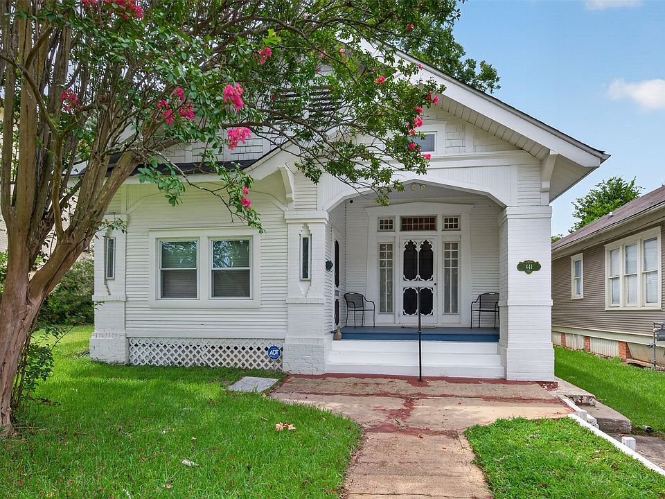 1st image of 441 College St