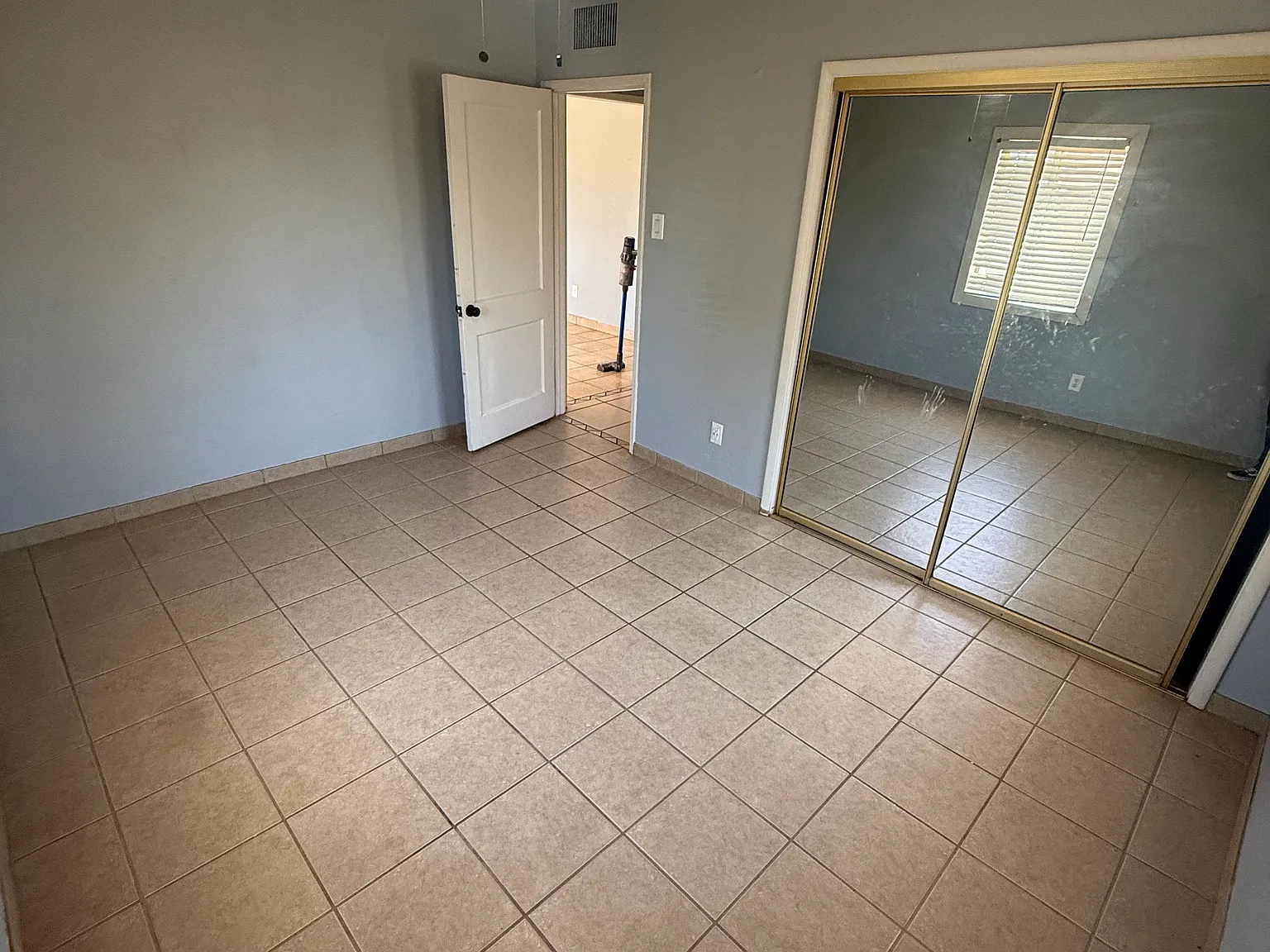 3 bed, 950 sqft, $1,400 — Photo 4