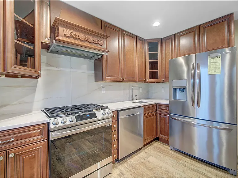 10 Stanford Dr — Photo 12