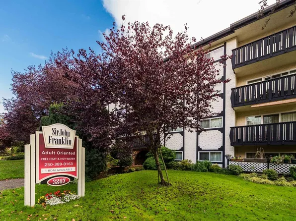 3287 Quadra St #402, Saanich, BC V8X 1G4