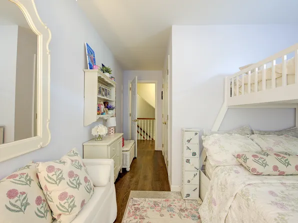 168-03 Powells Cove Boulevard image 40 of 48