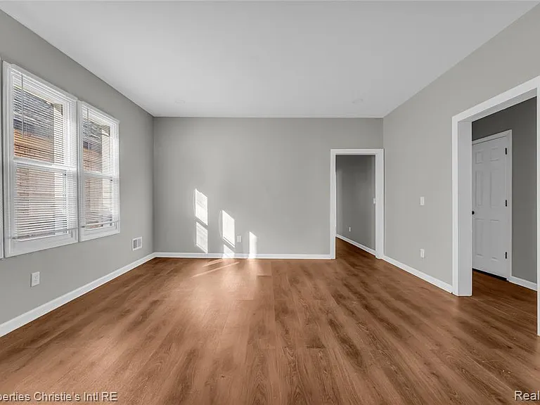 2508 Clairmount St — Photo 7