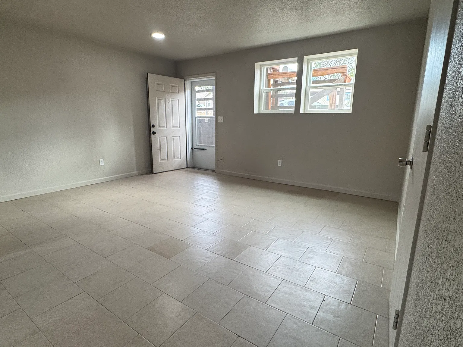 2 bed, 832 sqft, $1,390 — Photo 2