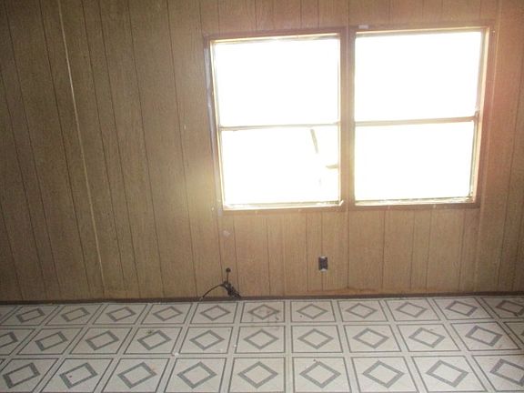 3rd image of House 145 Cres #340