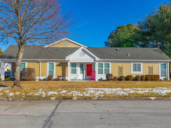 1 Sayville Court, Ridge, NY 11961