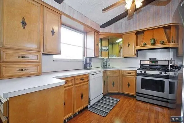 137 Lakeview Ave — Photo 6
