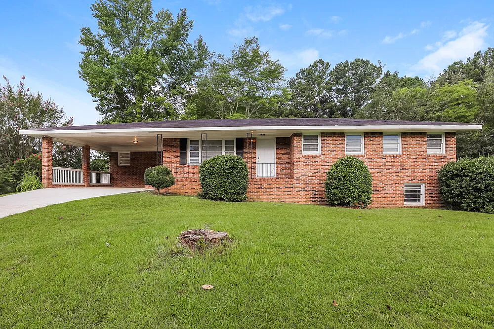3 bed, 2.0 bath, 3664 sqft, $2,025 — Photo 1