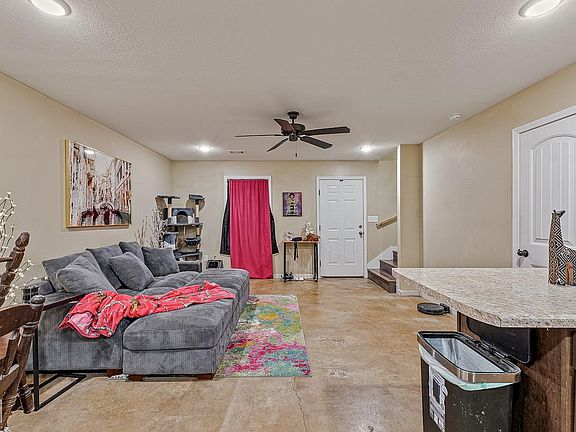 5th image of 1104 Cartwright St