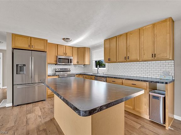 5th image of 5157 Willow Crest Ave