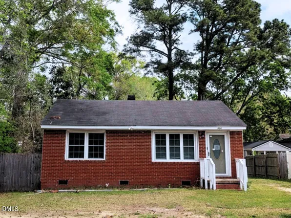306 W Duke St, Dunn, NC 28334