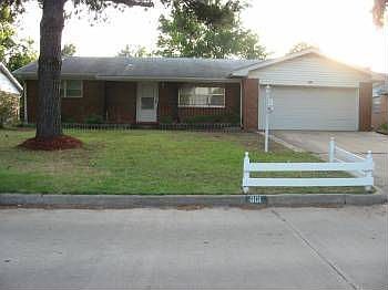 1st image of 301 N Chambers Trl