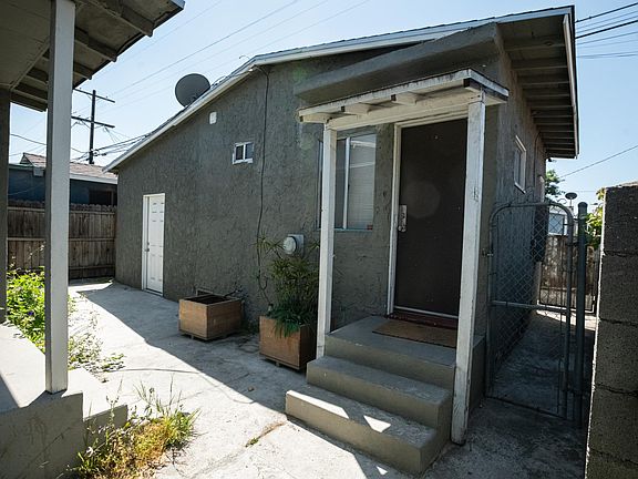 3rd image of 1032 W 66th St