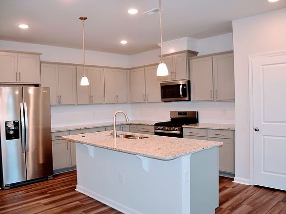 4th image of 393 Fosterton Cottage Way