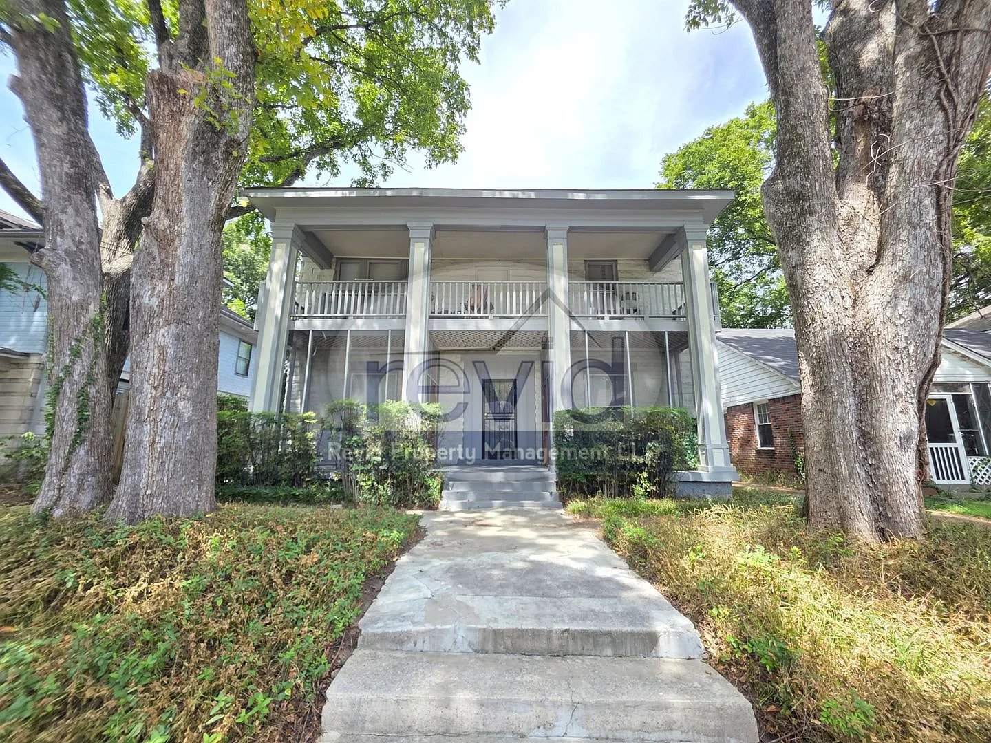1742 Lawrence Ave — Photo 4