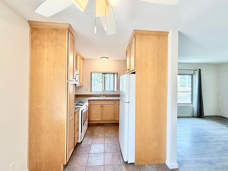 Georgia St Apartments — Photo 5